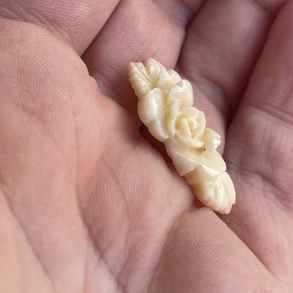 Antique - Vintage Hand Carved Skin Toned Coral Rose Flower Rosette Carving - Picture 4 of 9